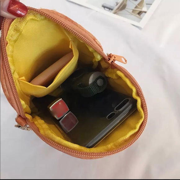 New with tag cute and fun woman Crossbody French toast bag - Picture 2 of 3